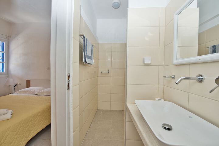 Room 46 of 107