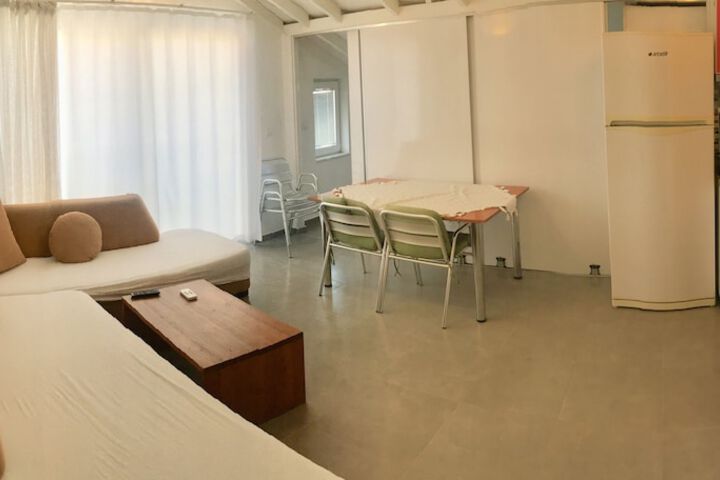 Room 25 of 83