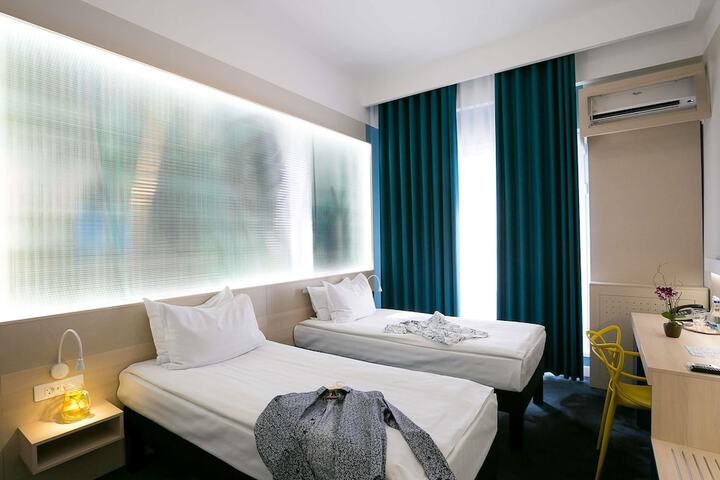 Room 22 of 151