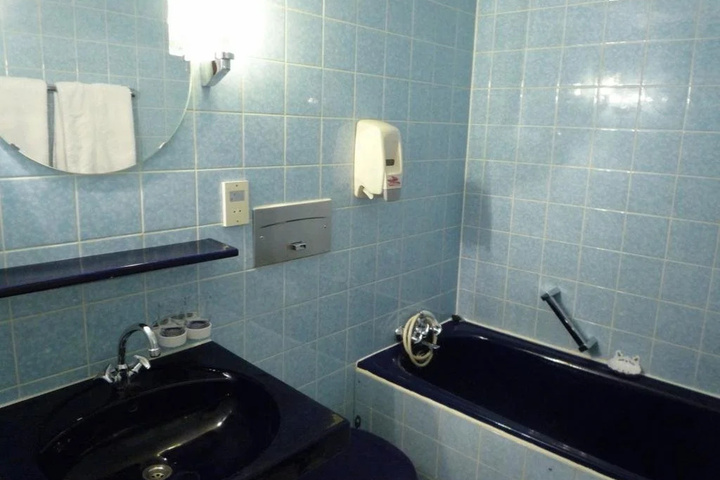 Room 7 of 10