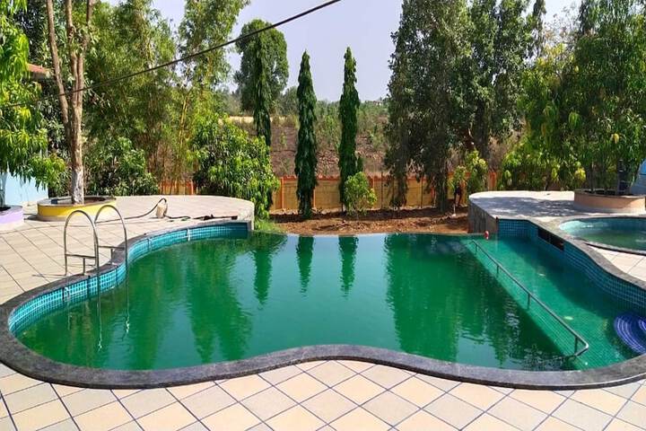 Pool 17 of 24