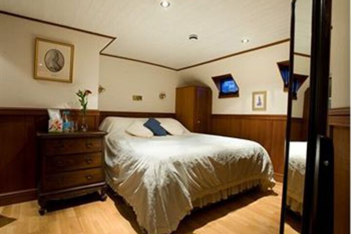 Room 3 of 9