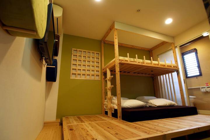 Room 21 of 53