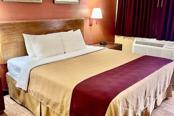 Standard Single King Bed (13 of 13)