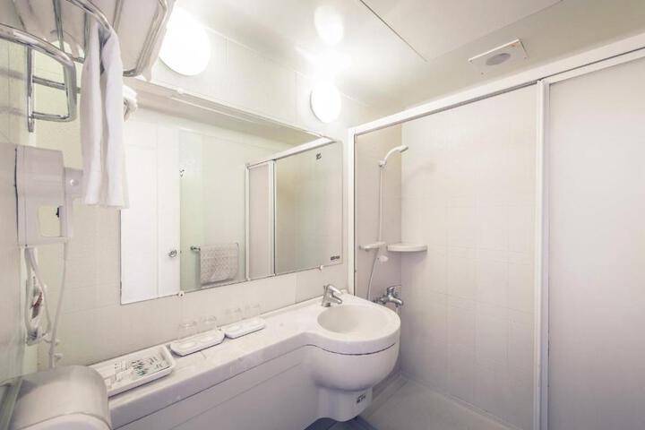 Room 15 of 23