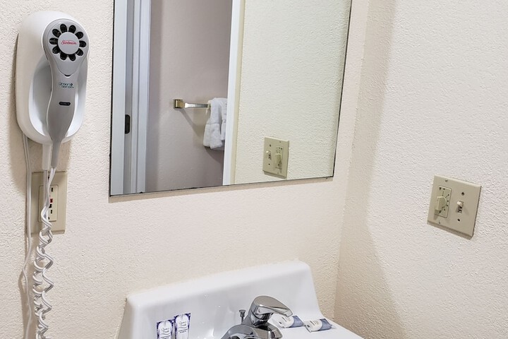 Bathroom sink