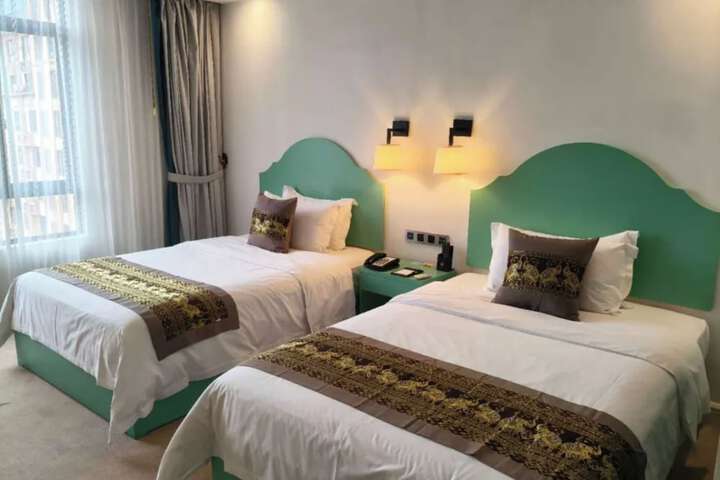 Room 25 of 60