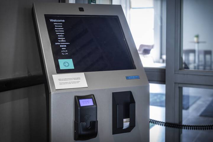 Check-in/check-out kiosk
