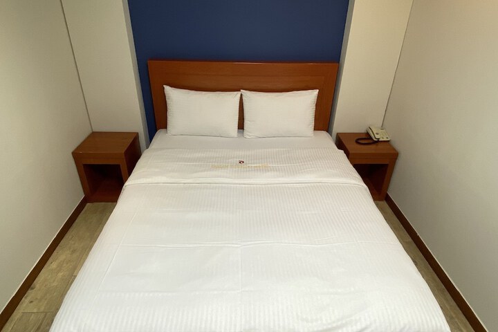 Room 7 of 73