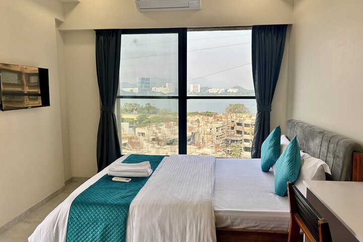Room 10 of 17