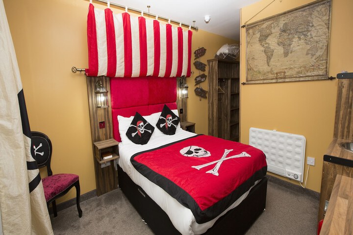 Room 5 of 83