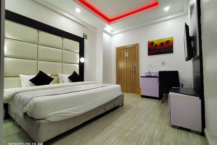 Room 9 of 79