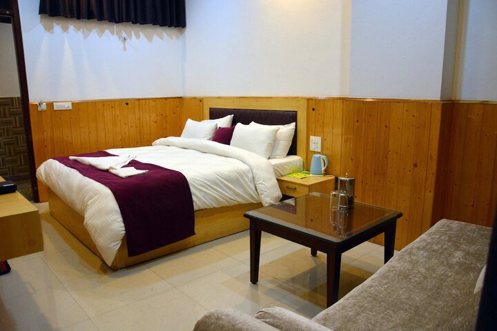 Room 3 of 43