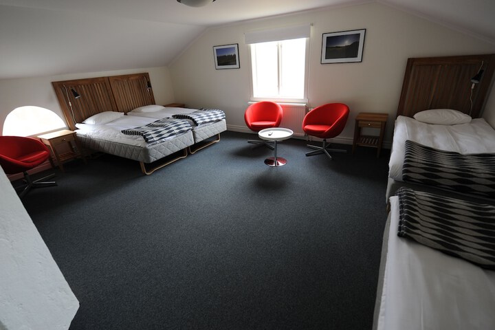 Room 9 of 38