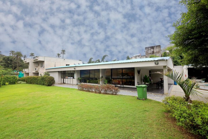 Hotel Exterior 70 of 74
