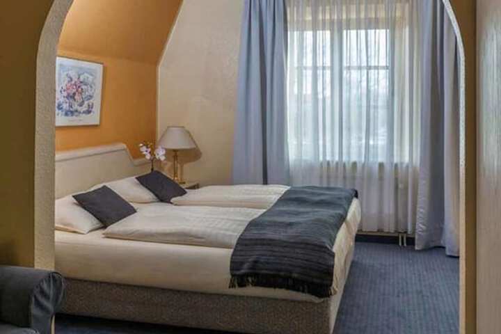 Room 11 of 31