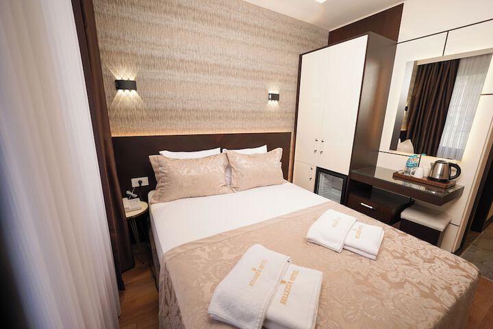 Room 8 of 37