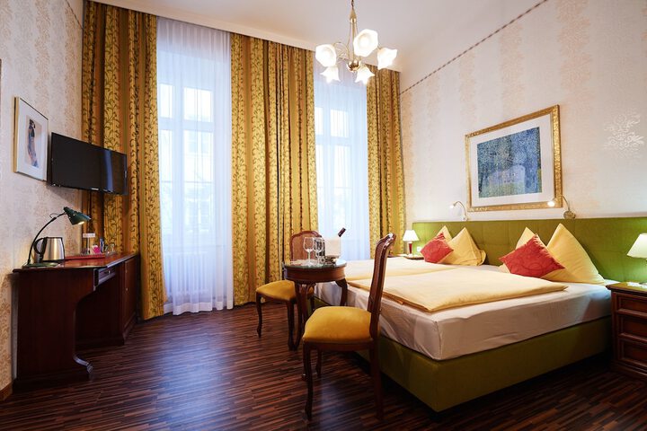Room 9 of 48