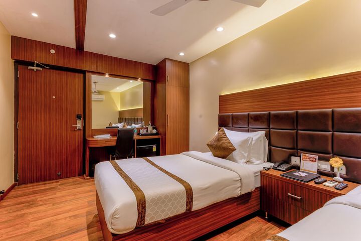 Room 27 of 161