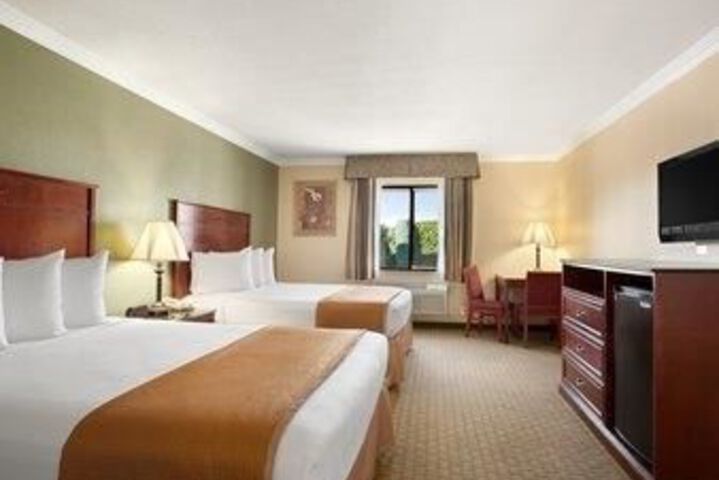 Hotel Suite Photo