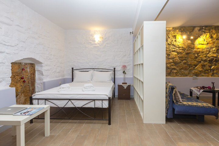 Room 2 of 18