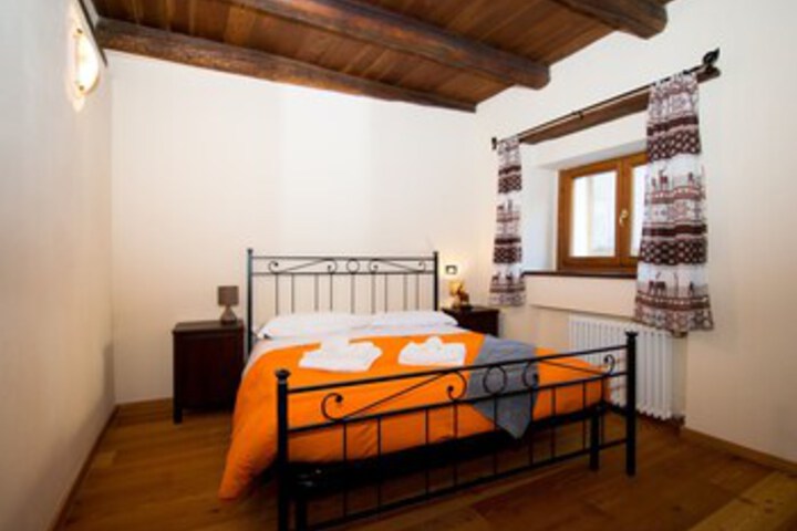 Room 24 of 27