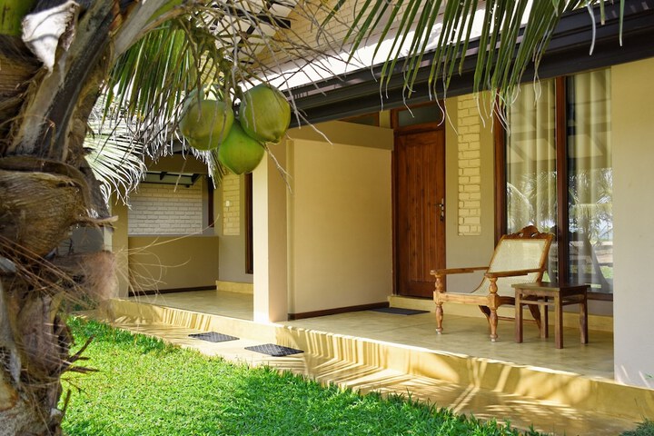Hotel Exterior 18 of 22