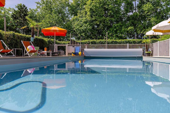Pool 35 of 77