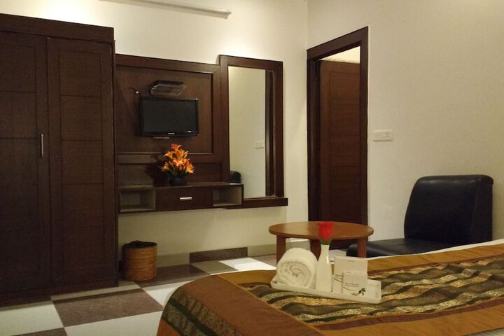 Room 11 of 48