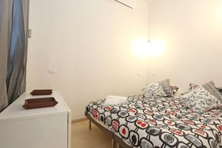 Room 8 of 32