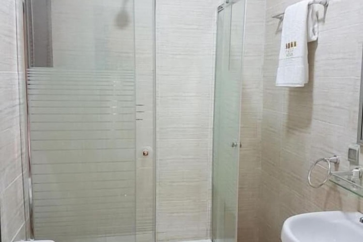 Room 10 of 22