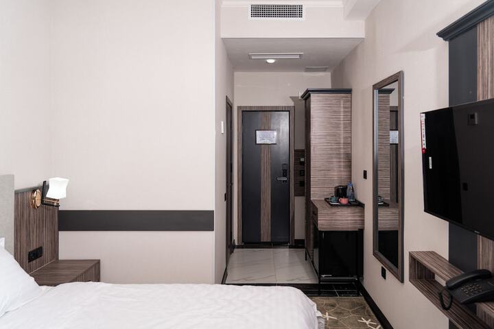 Room 11 of 50