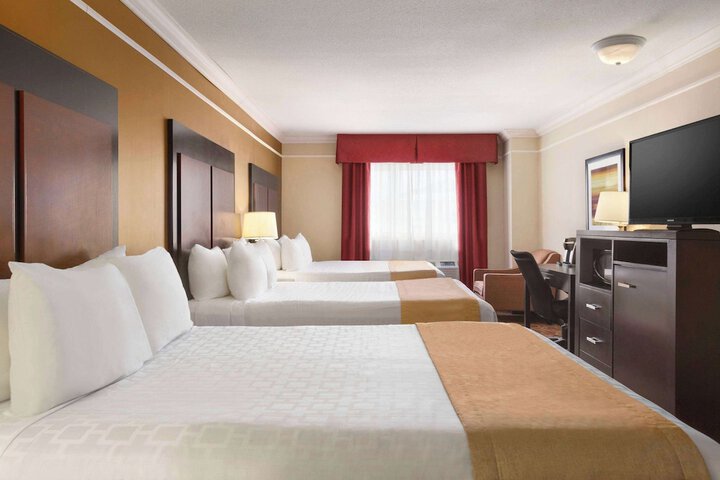 Room 8 of 19