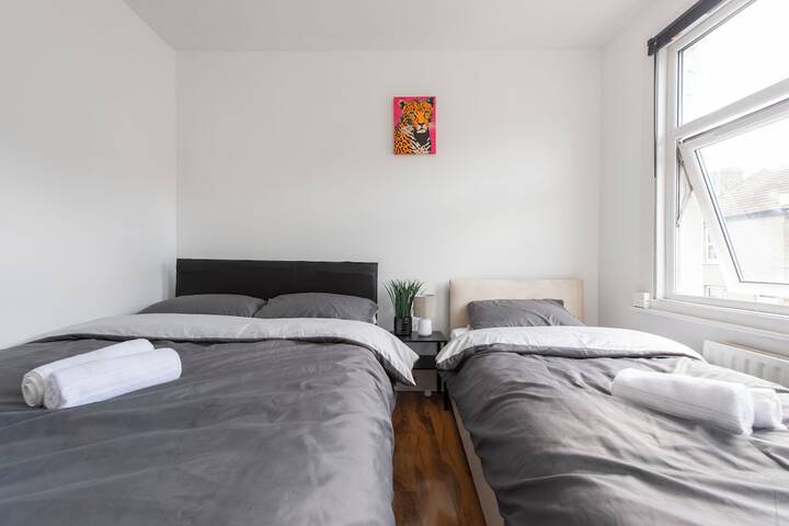 Room 4 of 37