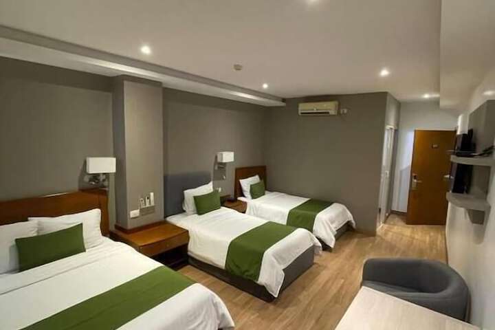 Room 7 of 13