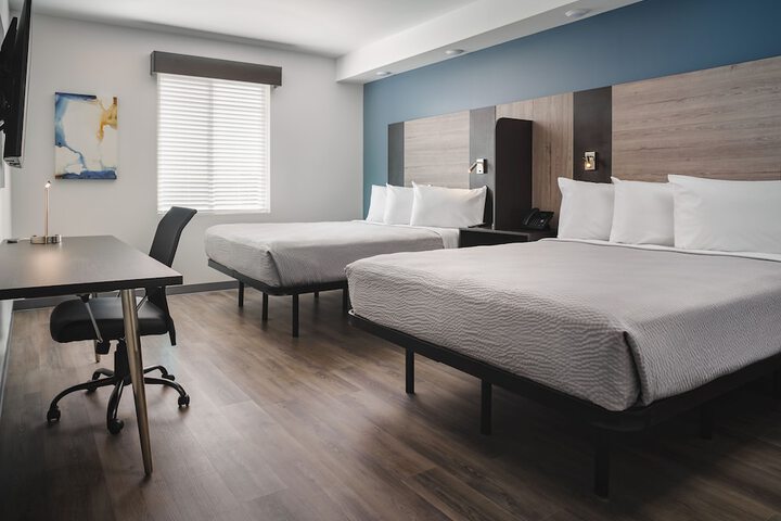 1 King Bed Suite (8 of 12)