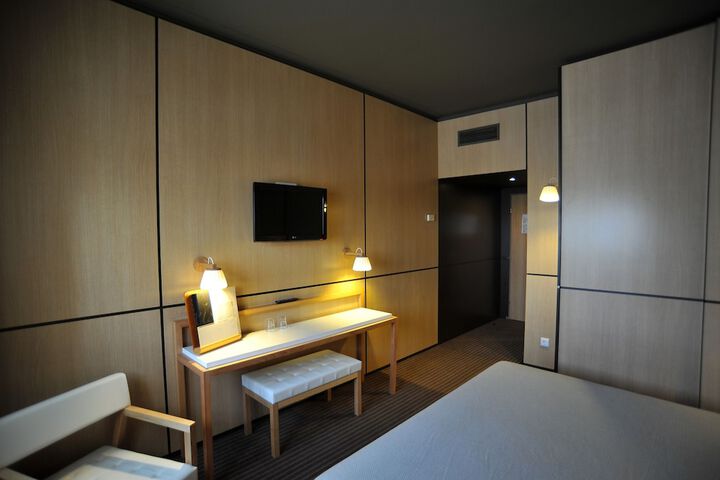 Room 22 of 100
