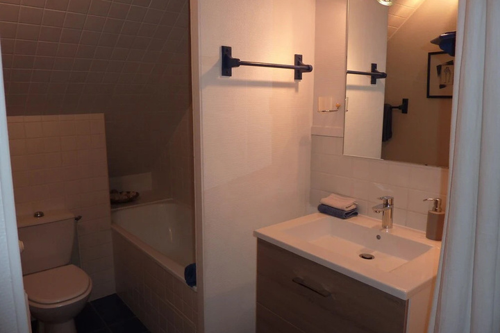 Room 6 of 14