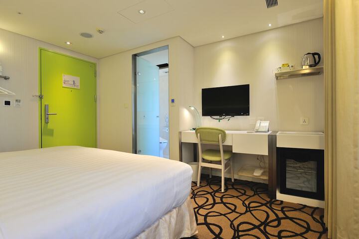 Room 48 of 171