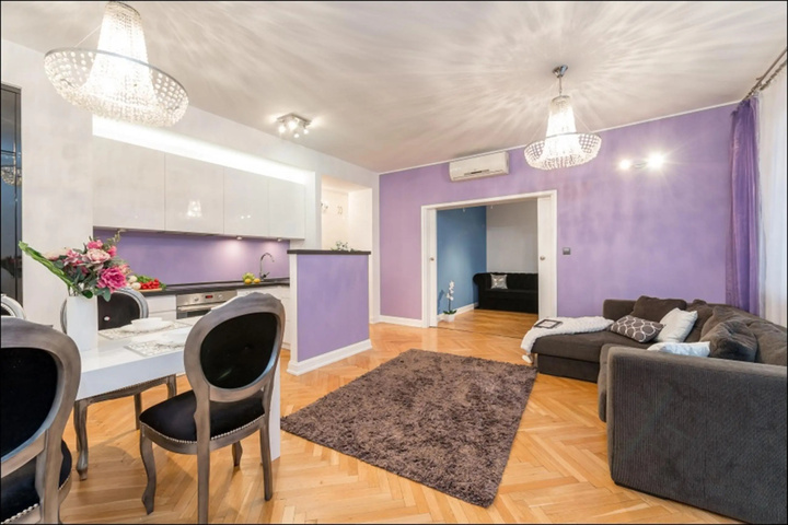 Room 5 of 10