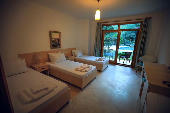 Room 10 of 38