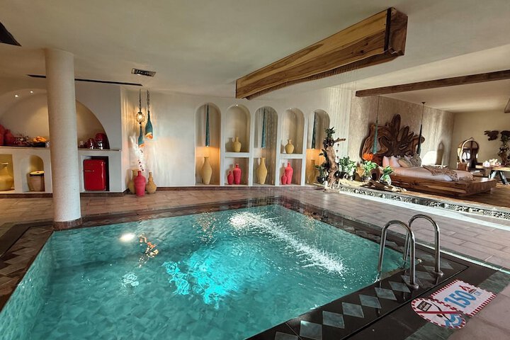 Pool 90 of 202