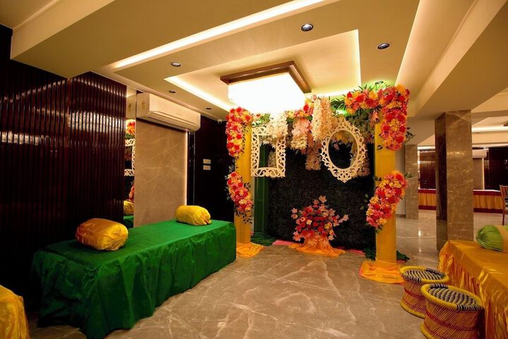 Ballroom/Hall 38 of 45