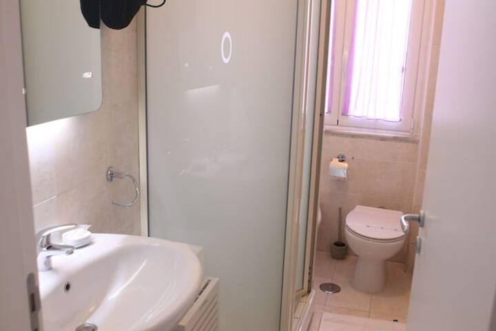 Room 15 of 36