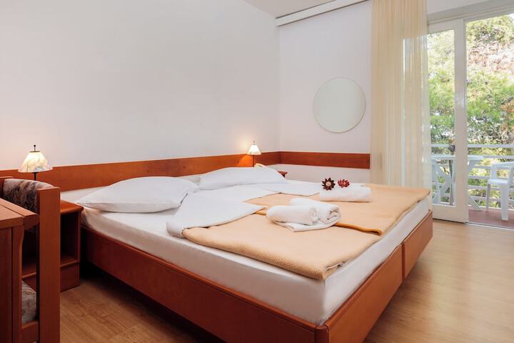 Room 8 of 42