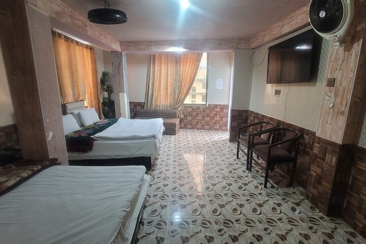 Room 11 of 36