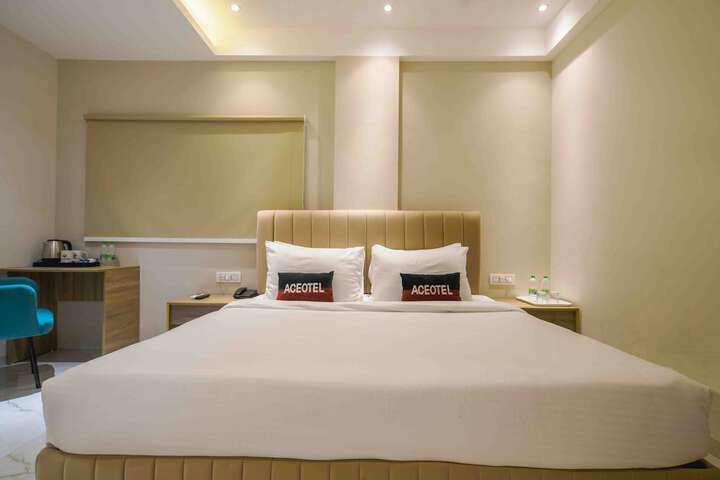 Room 13 of 33