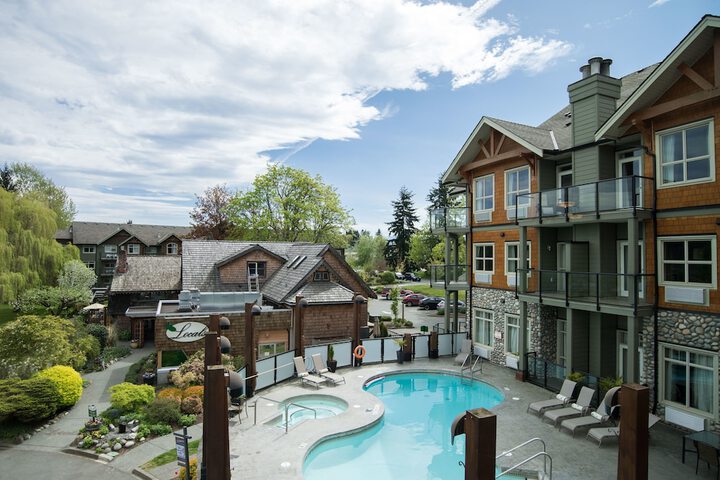 Hotel Pool