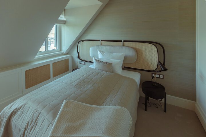 Room 8 of 49