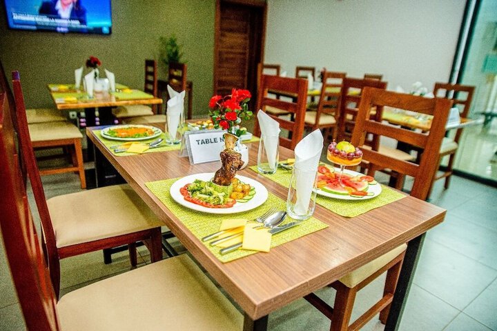 Dining 40 of 52